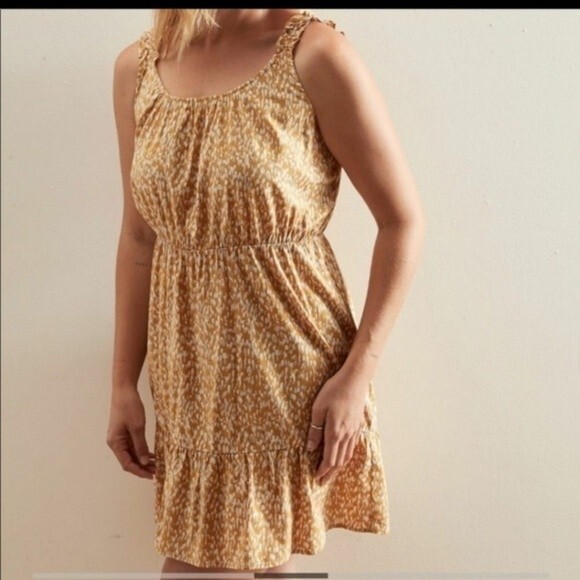 NWT Banana Republic Ruffle Fit n Flare Dress size L - Picture 1 of 12